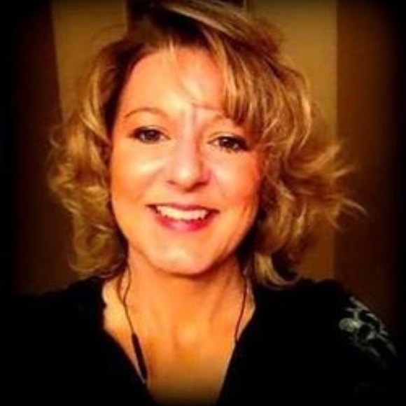 Meet your Posher, Heidi - Picture 1 of 4